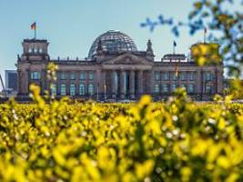 Einsparungen per Gesetz?: SPD will Diätenerhöhung für Abgeordnete unbedingt aussetzen